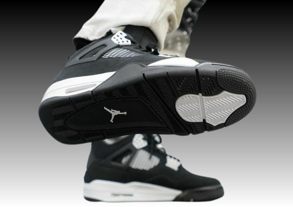 Air Jordan 4 White Thunder FQ8138-001 On-Feet