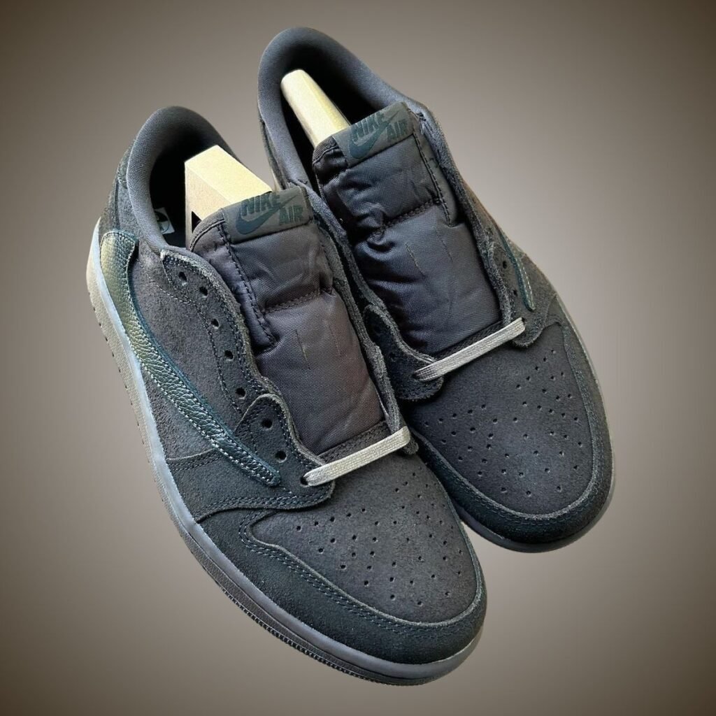 Travis Scott Air Jordan 1 Low OG Dark Mocha Velvet Brown DM7866-202