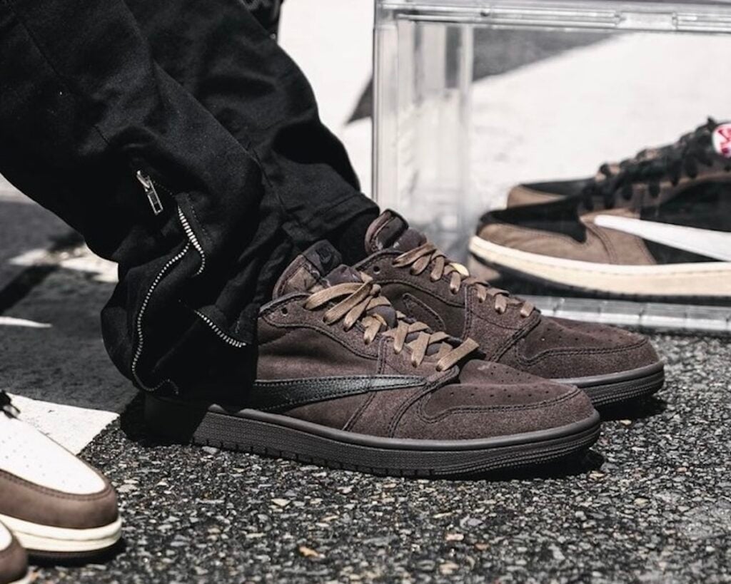 Travis Scott Air Jordan 1 Low OG Dark Mocha Velvet Brown DM7866-202 On-Feet