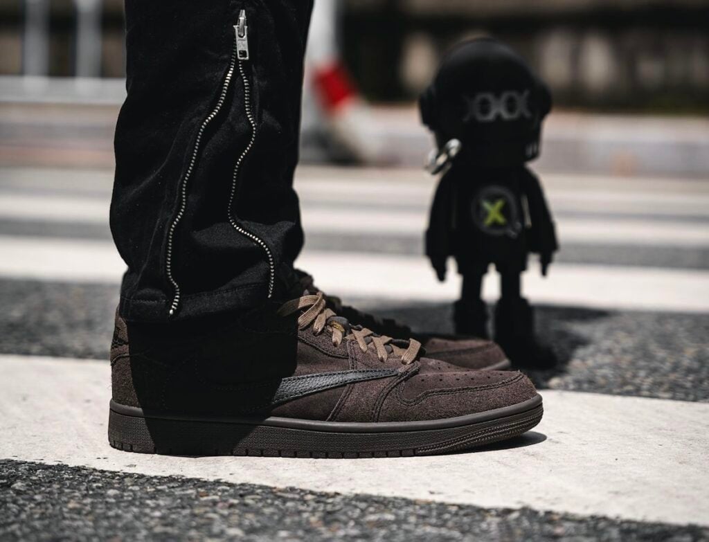 Travis Scott Air Jordan 1 Low OG Dark Mocha Velvet Brown DM7866-202 On-Feet