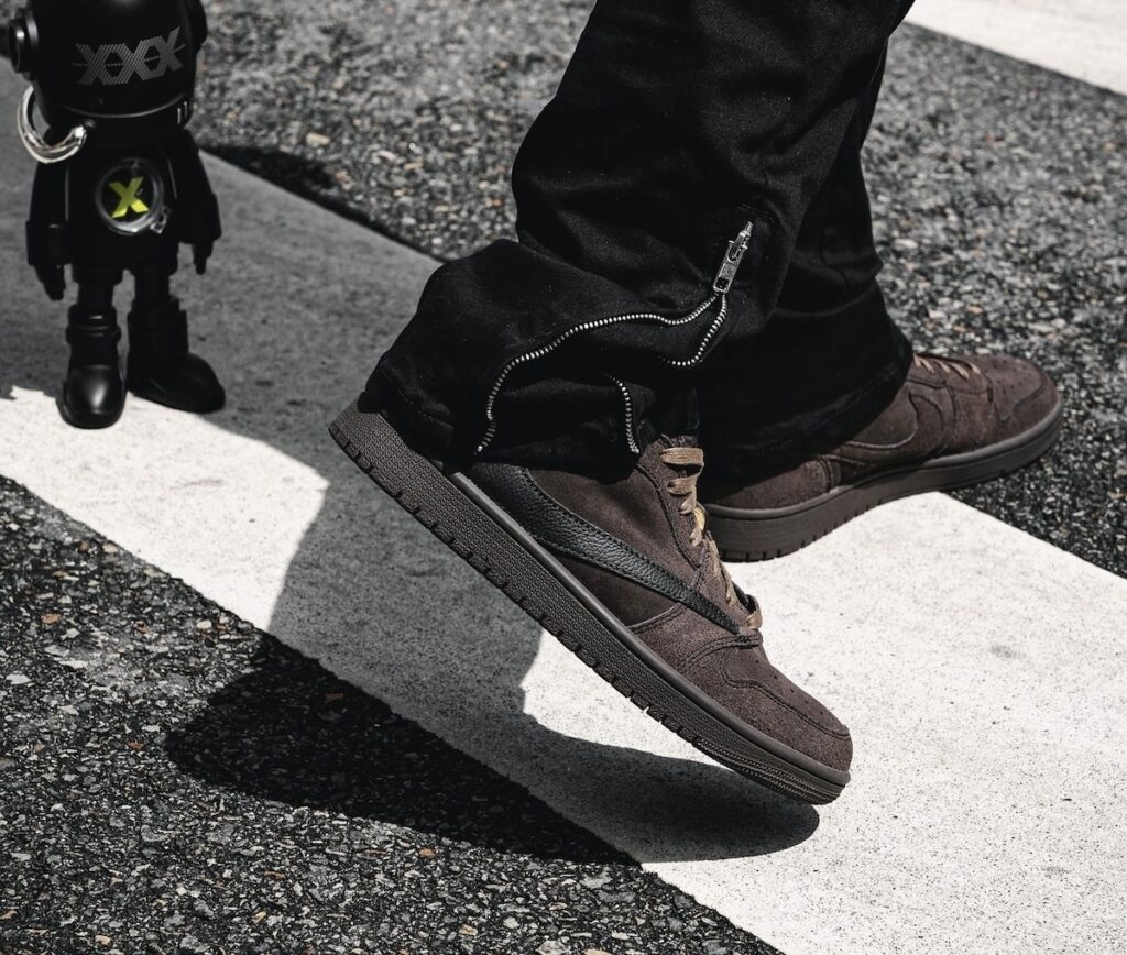 Travis Scott Air Jordan 1 Low OG Dark Mocha Velvet Brown DM7866-202 On-Feet